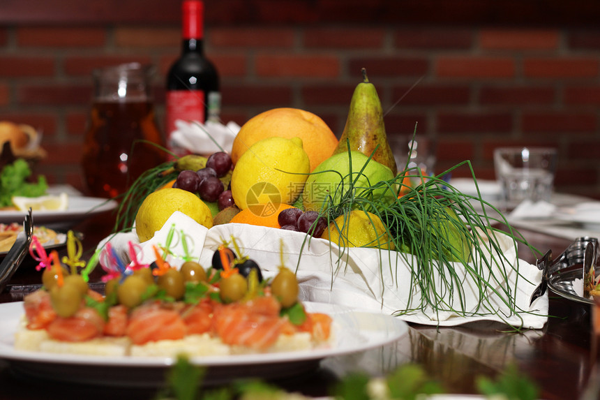 奖牌表格午餐沙拉庆典餐厅美食派对蔬菜餐具水果食物图片
