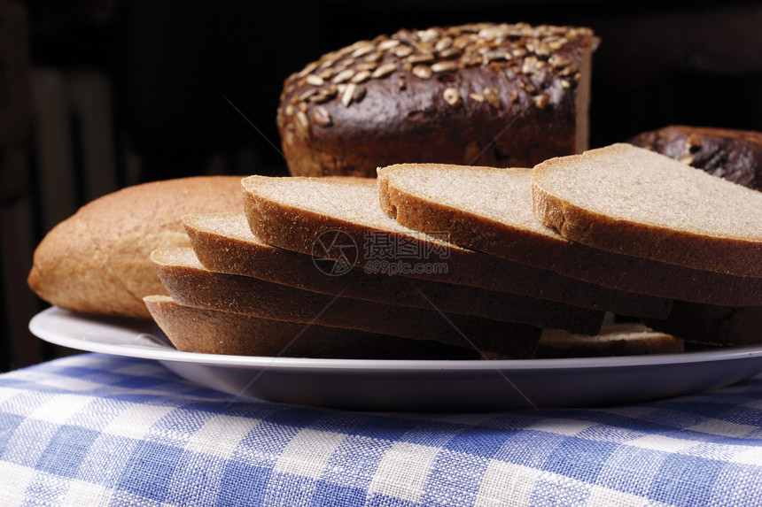面包圆形桌布面粉地壳脚跟营养品早餐小麦糕点午餐图片