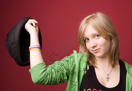 那个年轻女孩红色女士衣服绿色金发帽子青年成人工作室眼睛背景图片