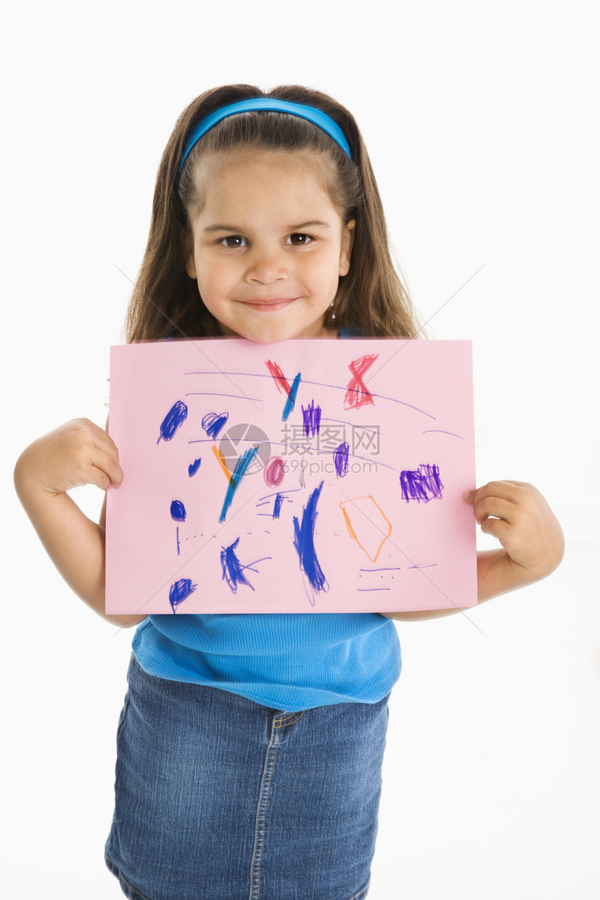 微笑着他的西班牙女孩拿着画创造力艺术孩子们施工图纸游戏工作室时间染色绘画图片