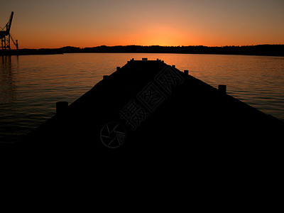 拉尔维克日出时港阳光海洋背心峡湾码头港口木头太阳背景