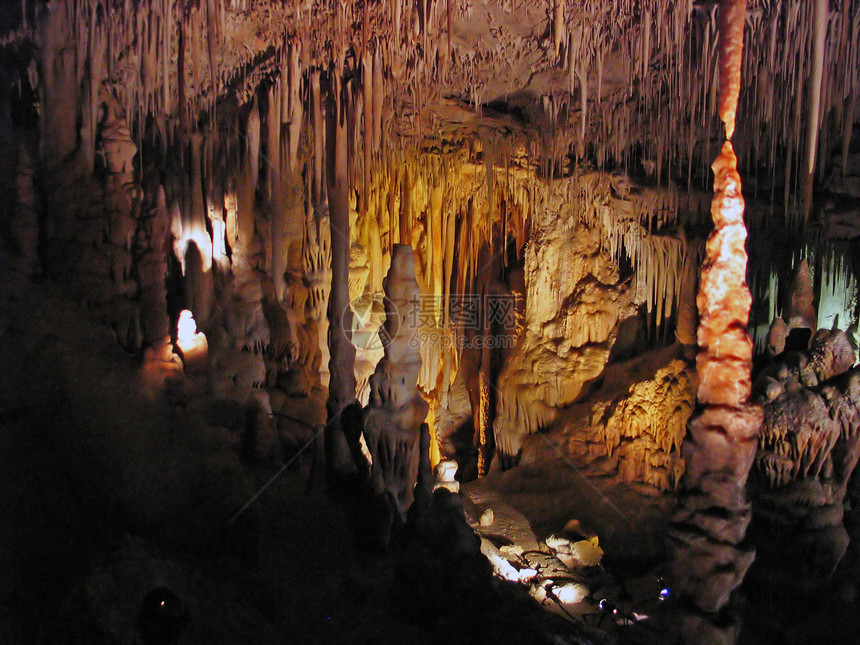 Stalactites和stalagmite 山洞踪迹石头洞穴勘探风景风险旅行石窟远足公园图片