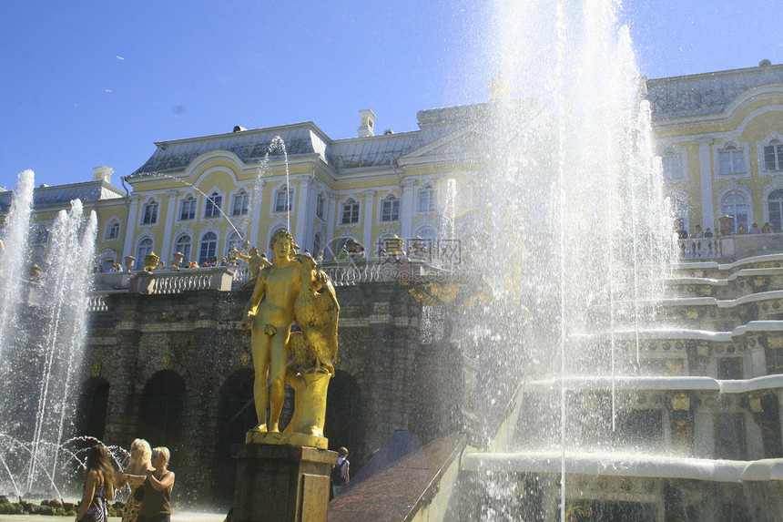 俄罗斯圣彼得堡彼得霍夫的彼得斯宫风格雕塑照片喷泉花园金子石油文化公司瀑布图片