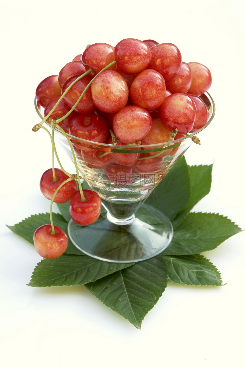 樱桃高脚杯叶子红色盘子植物玻璃水果图片