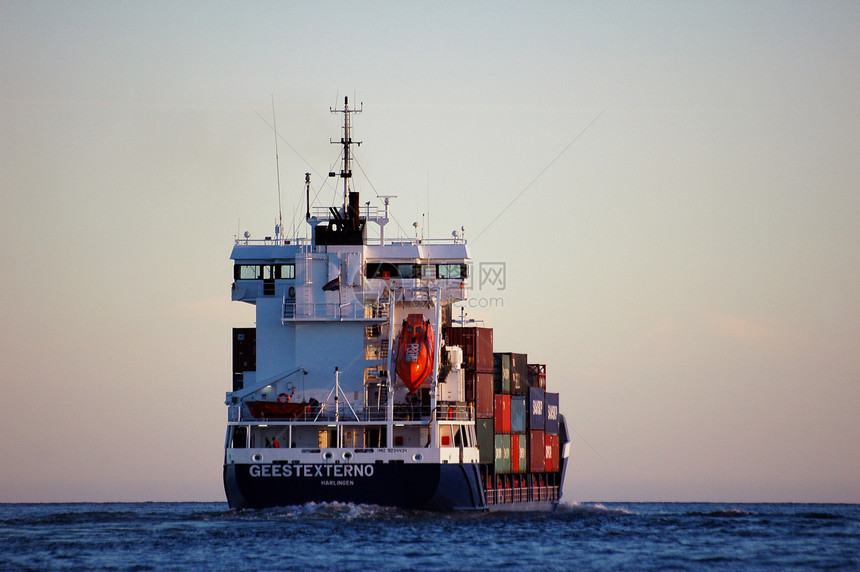 集装箱船舶救助艇后勤海洋贸易运输交通救生艇水路峡湾旗帜图片