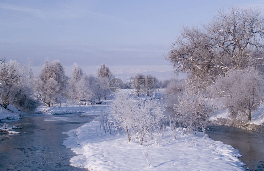 普德河冬季图片