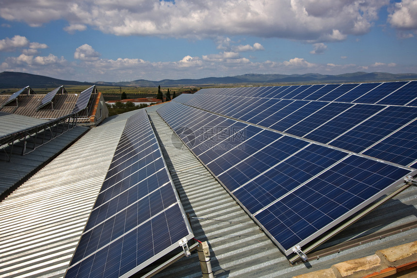 蓝天空下的太阳能板面板生态发电机燃料商业太阳能控制板回收力量电压创新图片