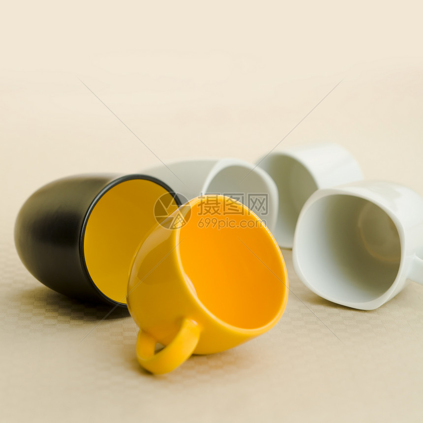 咖啡杯杯子团体静物黄色桌子白色图片
