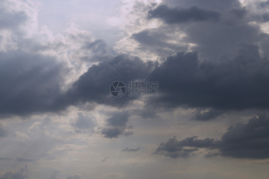 雨云飘散多云蓝色天气天穹雷雨苍穹图片