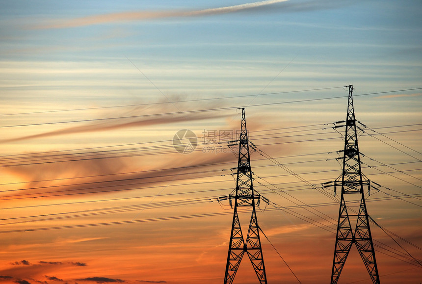 高压电塔收费金属进步天空电压燃料通讯电气日落危险图片
