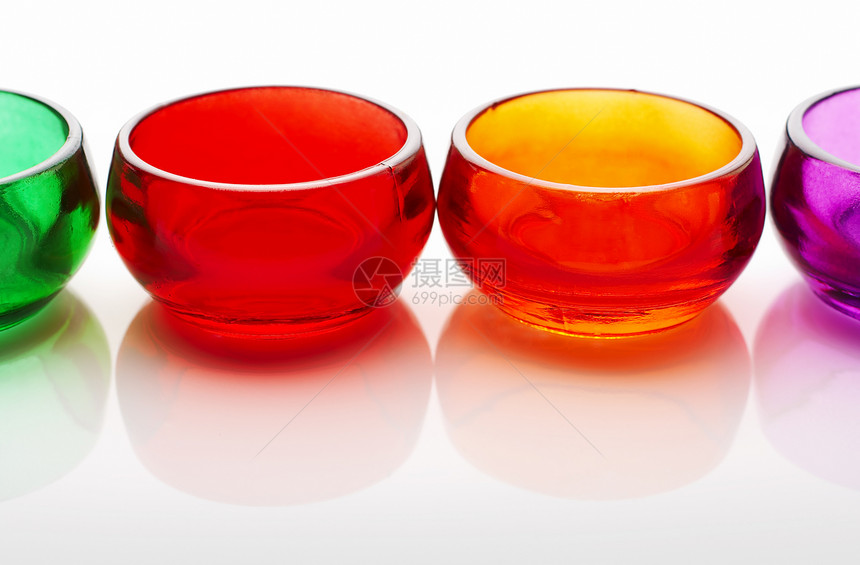 彩色杯子蜡烛反射盘子烛台红色绿色橙子图片