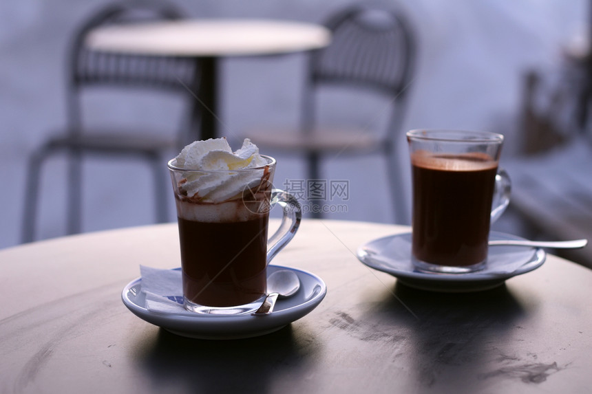 两杯热巧克力图片