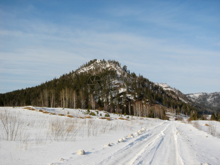冬季山山路图片