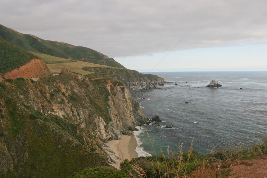 大南瀑布游客蓝色岩石沿海海岸线波浪操作悬崖海岸图片
