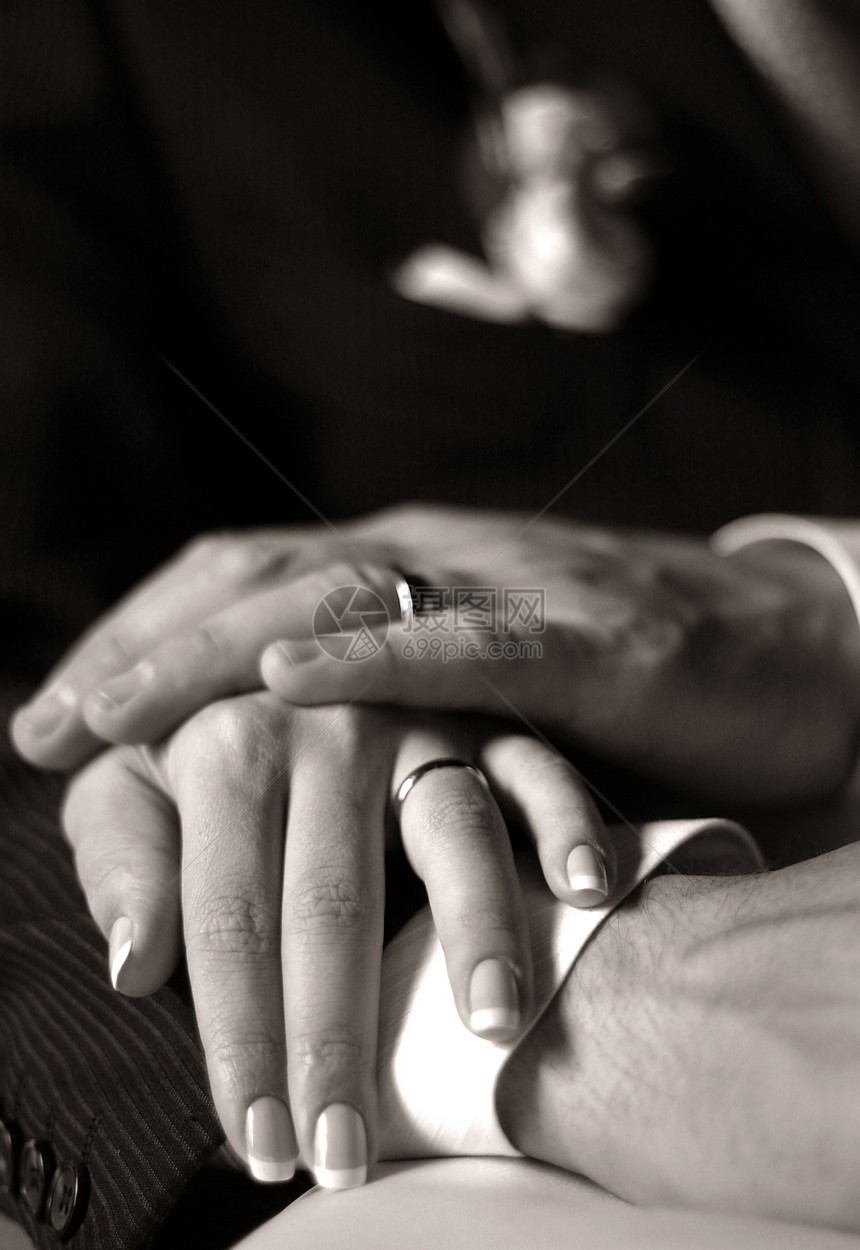 新婚夫妇夫妻投标女士恋人婚礼女性金子戒指男人日落图片