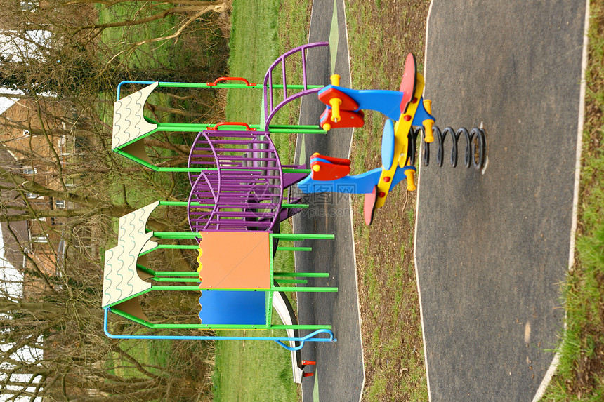 游乐场危险乐趣公园娱乐闲暇安全孩子们秋千跷跷板童年图片