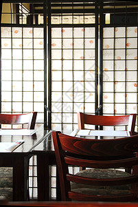日本日本餐馆奢华服务摊位机构商业桌子椅子内饰食物木头背景图片
