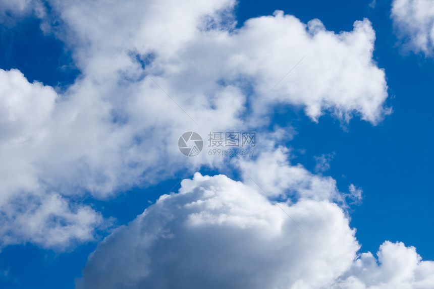 有云的深蓝天空环境气象蓝色场景风景天气自由天堂白色天空图片