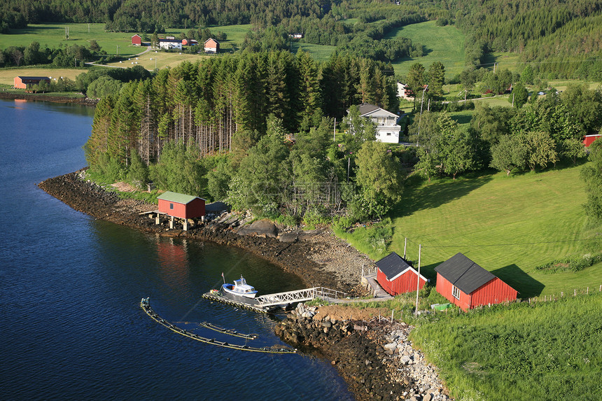 挪威风貌草地钓鱼房屋树木旅行红色森林土地峡湾房子图片