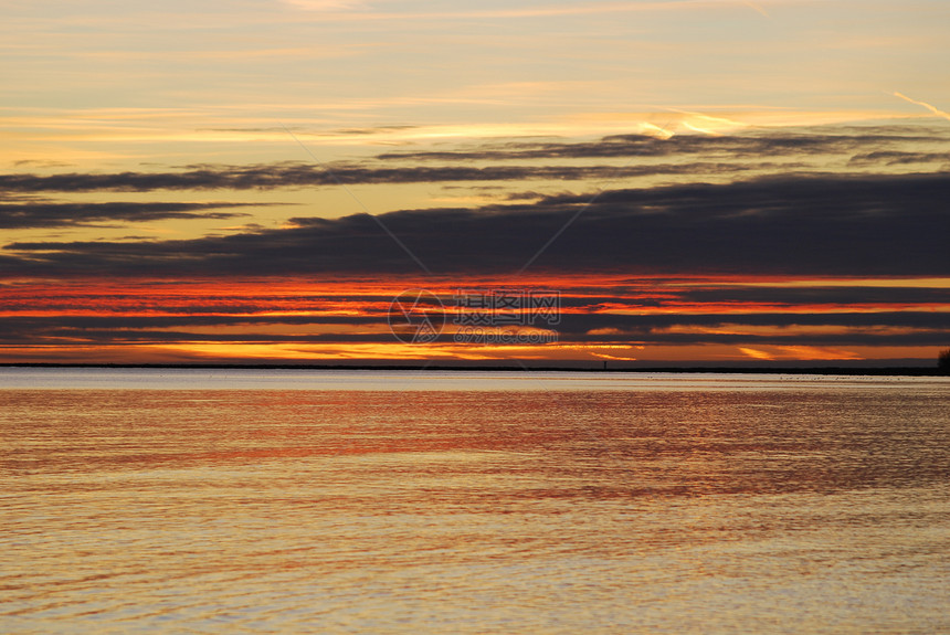 Falsterbo海滩日落蓝色橙子黑色海浪太阳天空图片