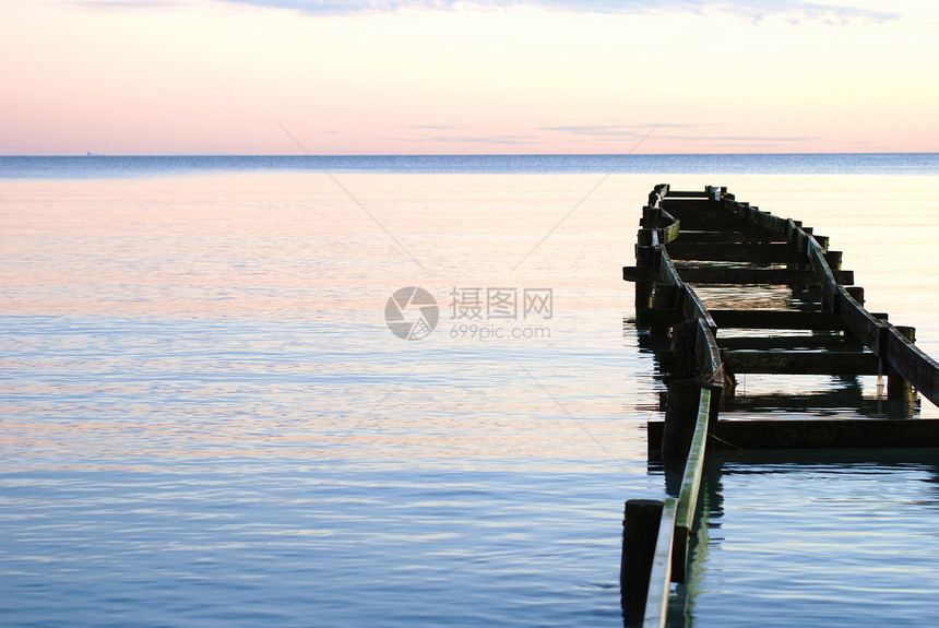 Falsterbo海滩日落天空橙子太阳海浪蓝色黑色图片