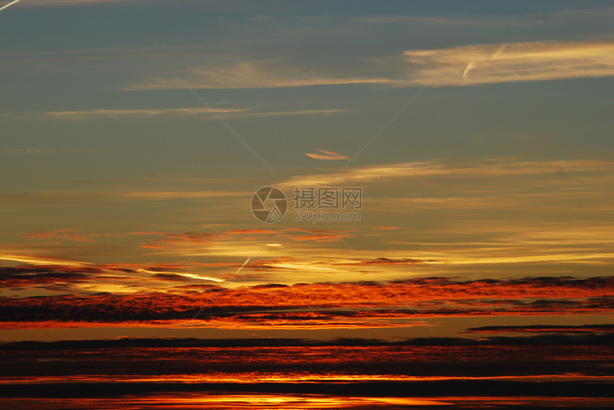 Falsterbo海滩日落太阳海浪黑色橙子蓝色天空图片