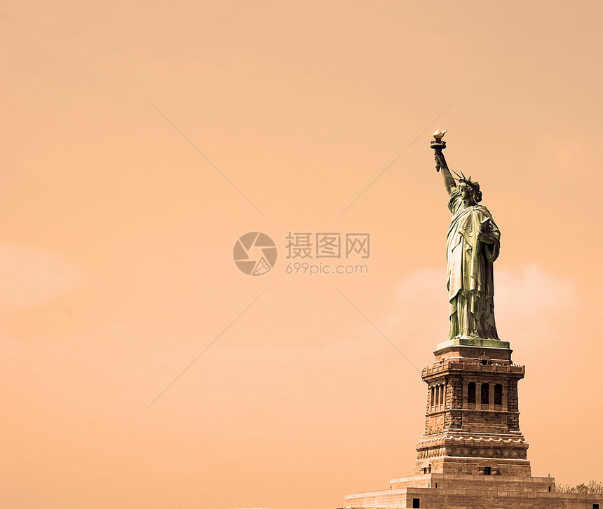 自由宣言组织火焰天空火炬阳光纪念碑旅行橙子地标旅游历史图片