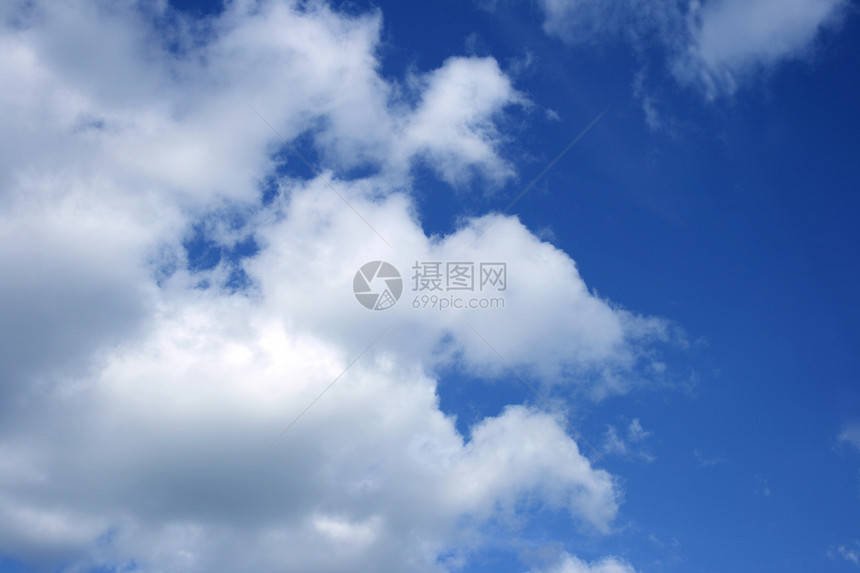 蓝色天空中的白云环境太阳气候天堂白色阳光自由灯光天气图片