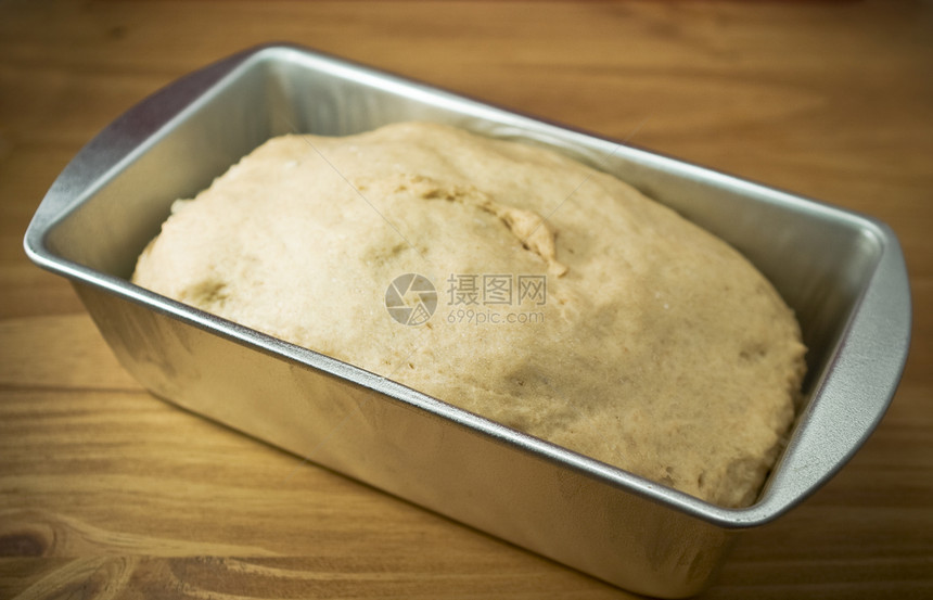 锅中的面包面团图片