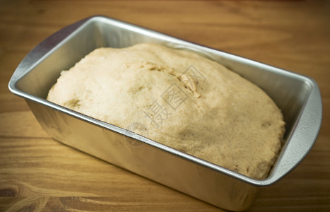 锅中的面包面团背景图片