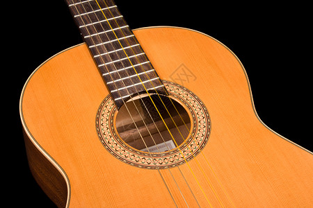 古典吉他特写在黑暗中木头音乐乐器深色字符串背景尼龙背景图片