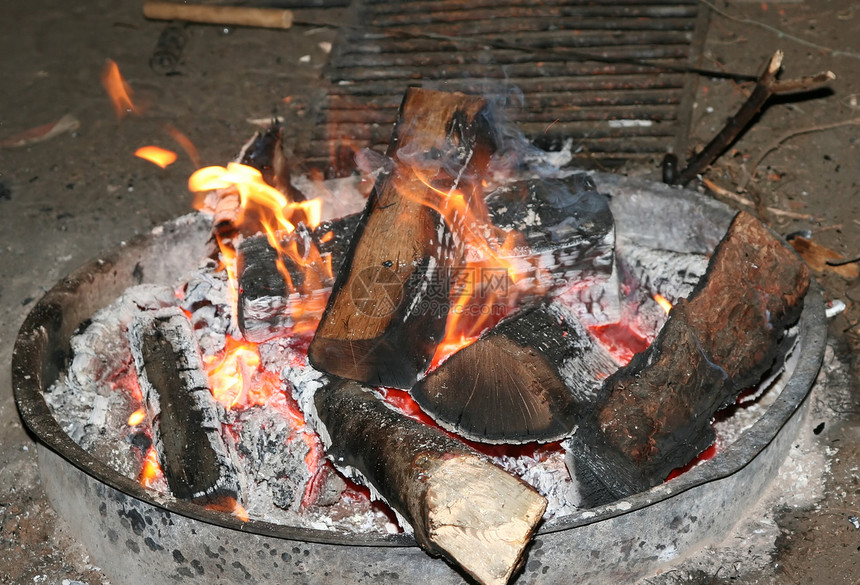 火香料派对火焰厨师花园臭小子午餐牛肉炙烤热狗图片