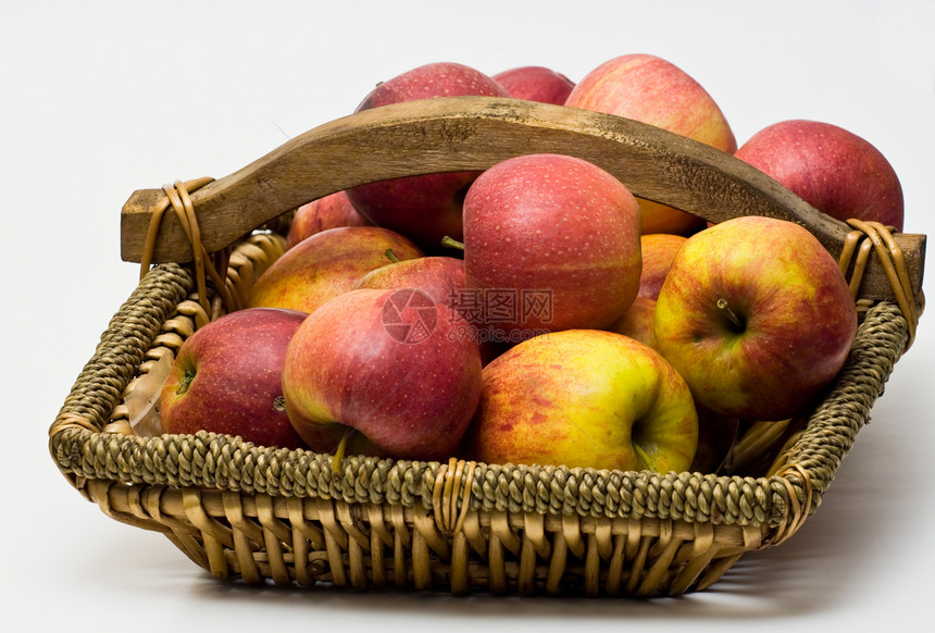 篮子中的苹果生活方式店铺水果市场农场茶点食物红色季节地面图片