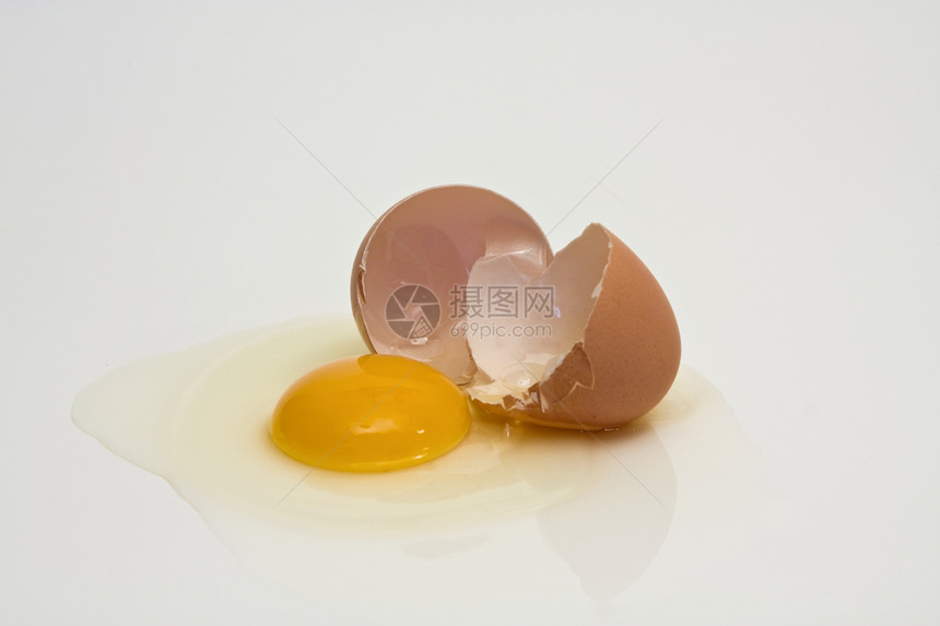 碎裂的露蛋食物奶制品蛋壳宏观早餐生活营养烹饪橙子母鸡图片