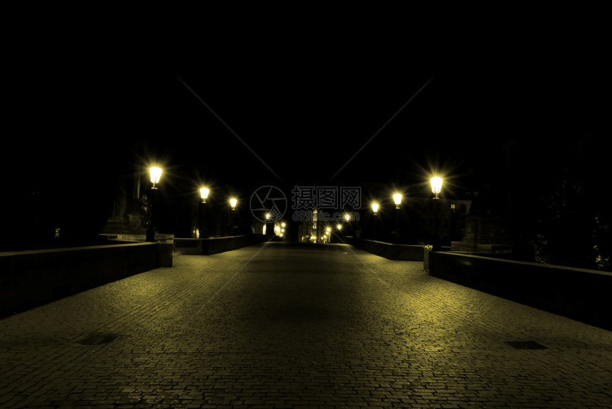 夜里旧桥历史旅游照明首都大教堂灯笼寺庙建筑物街道旅行图片