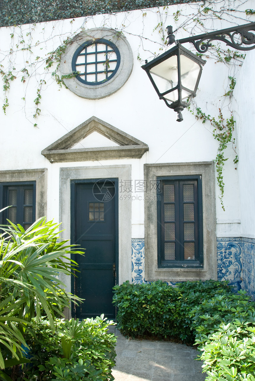 旧房子的入口叶子花园白色住宅图片