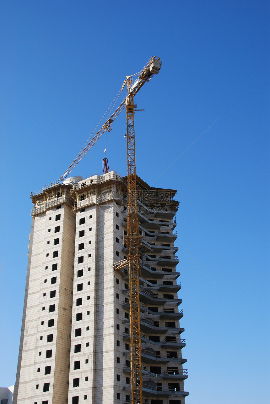 正在建造的建筑房起重机窗户公寓活动机械摩天大楼吊装城市场景天空图片