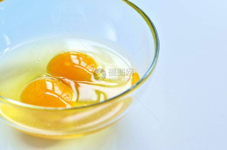 碗中的鸡蛋厨房营养食物美食烘烤烹饪食谱黄色液体宏观图片