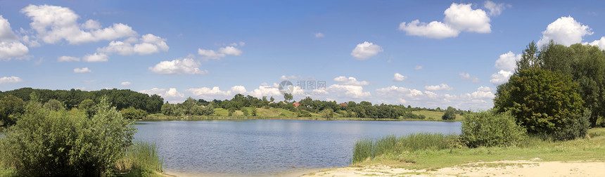 夏季湖-全景图片