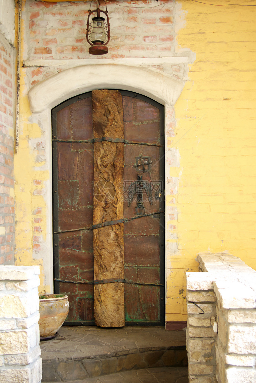 古老的大门入口木头石头历史建筑框架建筑学门框出口大厦图片