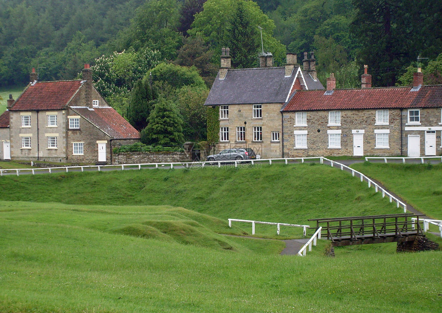 英英语农村农村住房绿地村庄建筑学建筑乡村绿色植物绿色树木风景家园图片