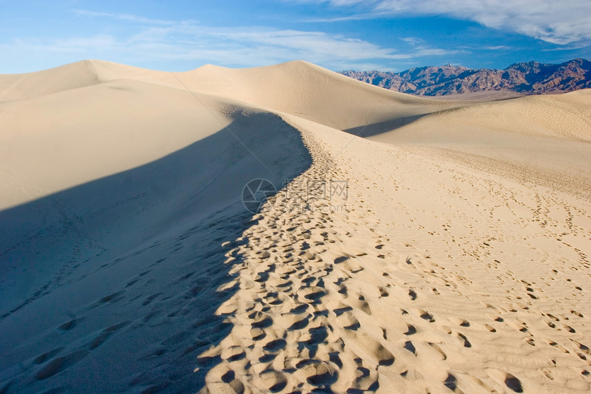 排水管桶障碍盆地水井荒野沙漠温度涟漪记录旅行山脉图片