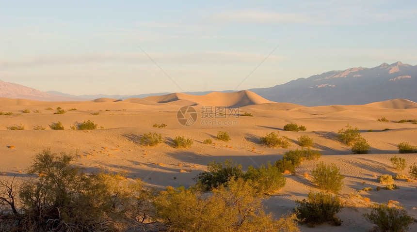 排水管桶荒野沙漠盆地环境气候温度山脉假期干旱记录图片