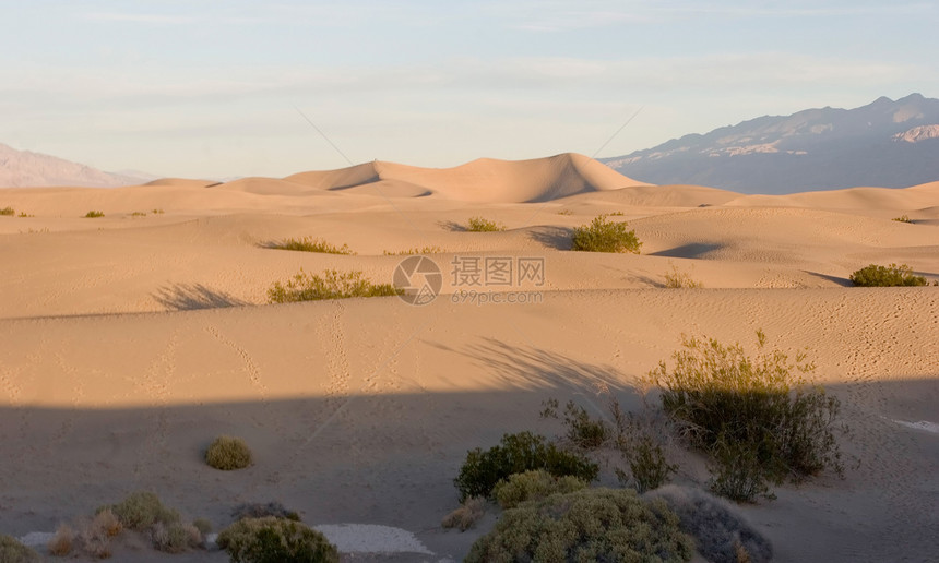 排水管桶干旱水井瘦腿气候国家温度环境沙丘阴影涟漪图片