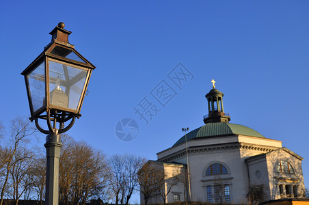 灯和教堂背景图片