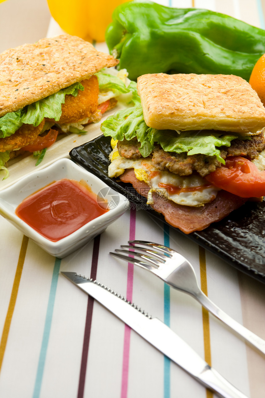猪肉三明治烹饪盘子味道油炸棕色营养蔬菜午餐银器美食图片
