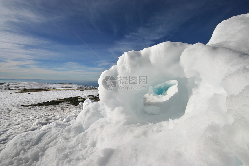 冬季风景旅行远景冻结旅游天空蓝色爬坡山脉远足滑雪图片