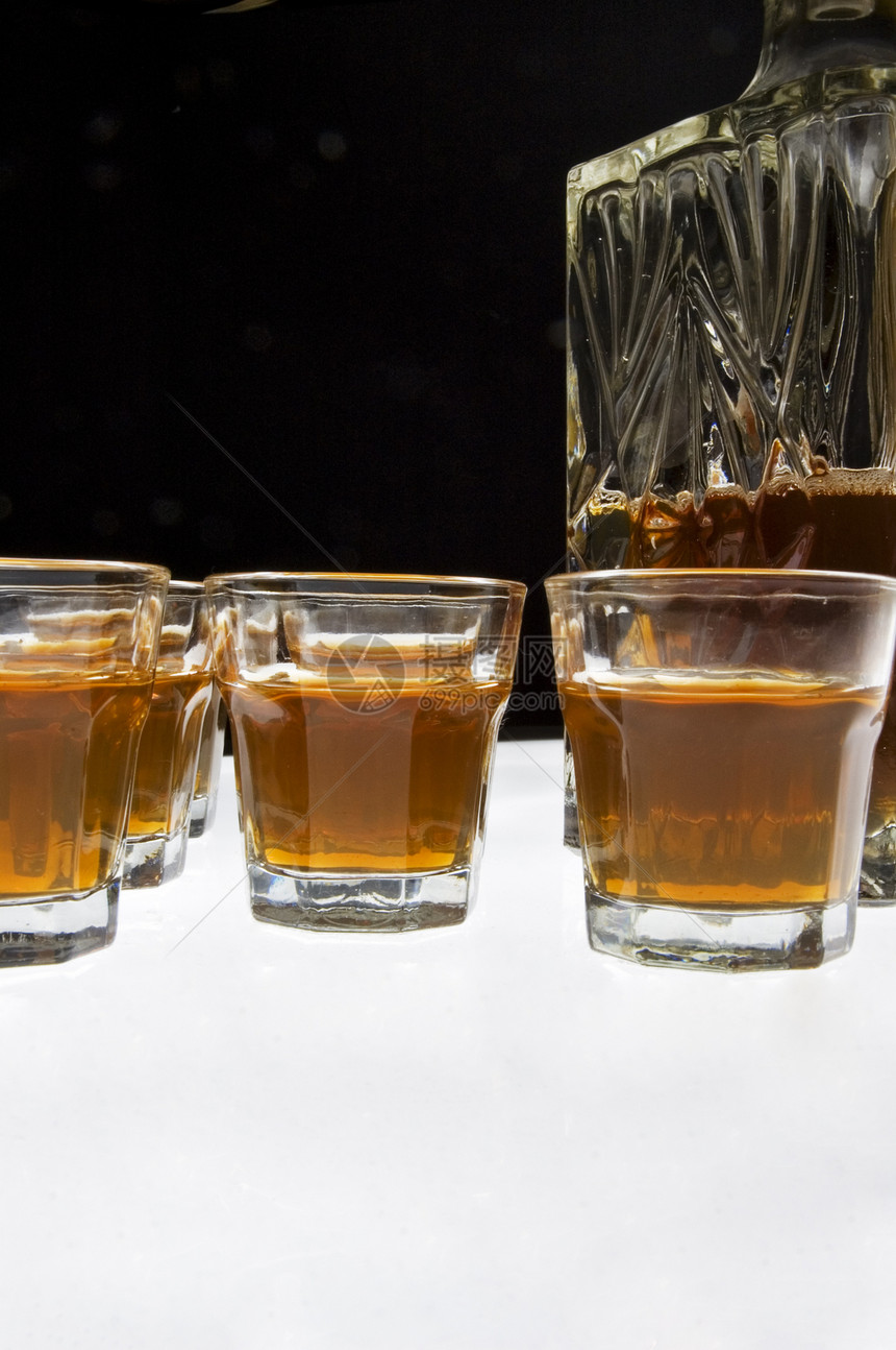威士忌玻璃酒精派对庆典饮料图片