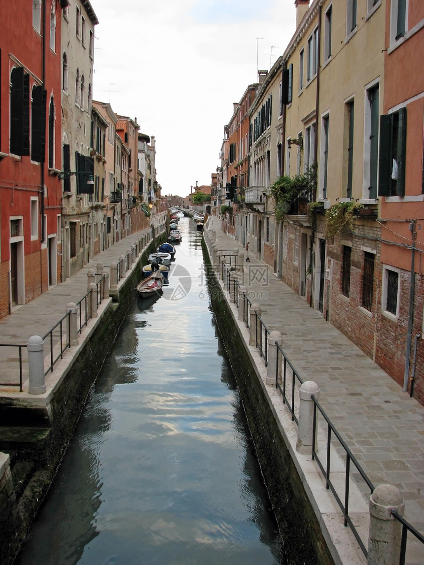 威尼斯运河历史性蓝色漂浮旅游建筑物胡同游客地标历史天空图片
