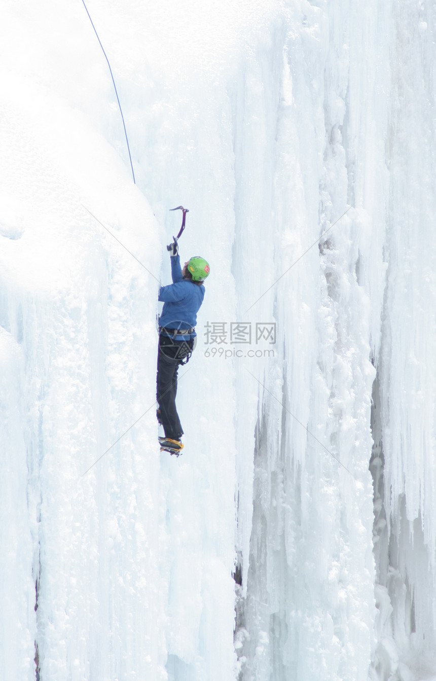 攀爬登山者冒险登山岩石紫色编队公园杂技蓝色远足图片